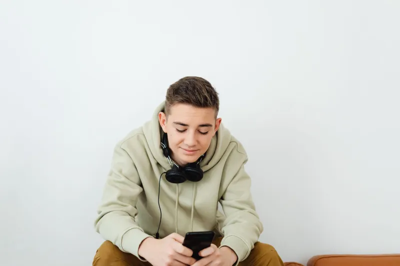 Tech Neck Is Just the Beginning: What Thai Massage Therapists Are Finding in the Bodies of Screen-Addicted Americans